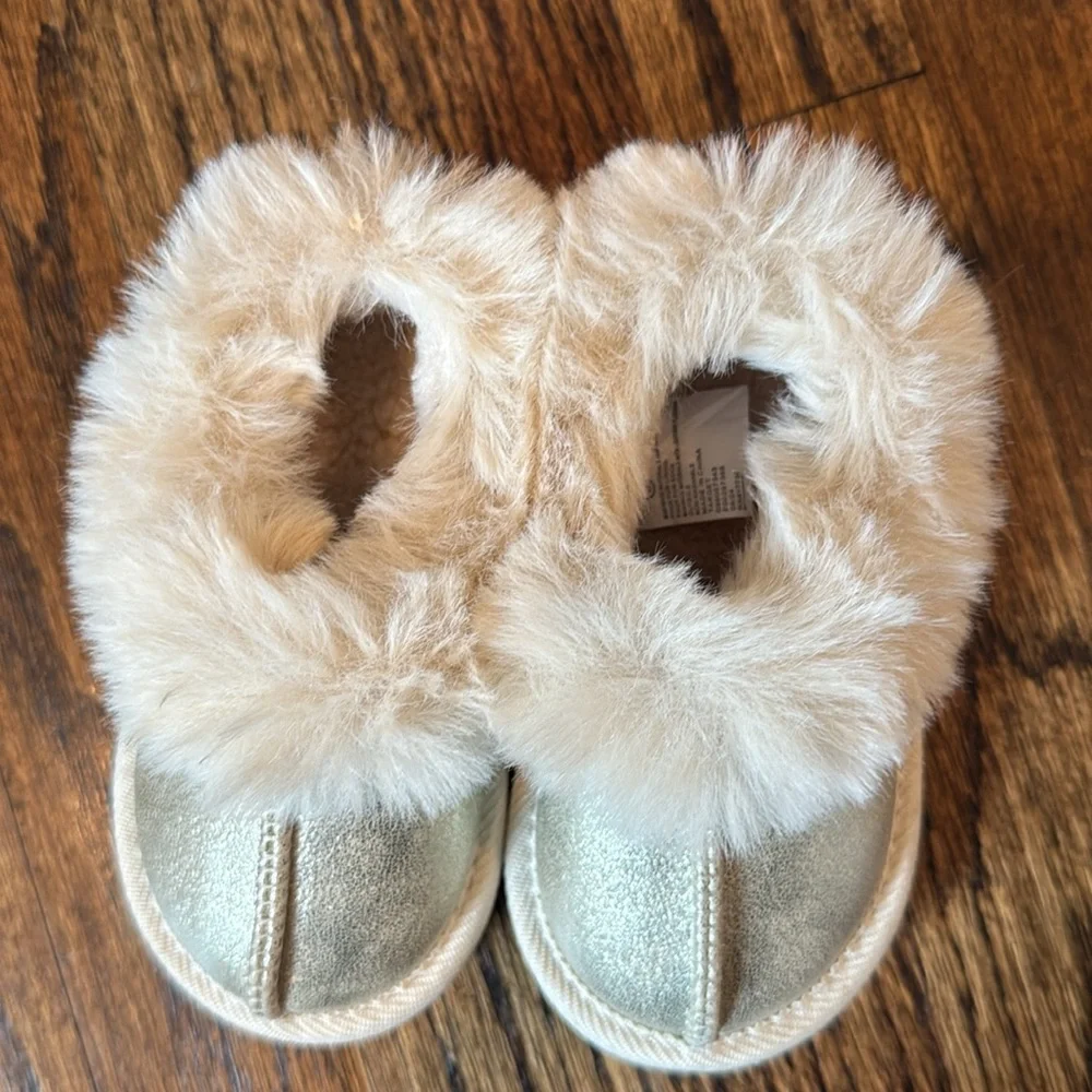 Toddler Girl Slip on Faux Fur Lined Slippers moccasin boots NWOT